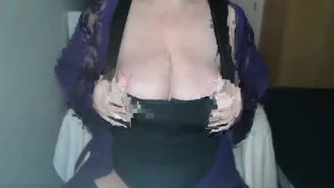 Snapshot of sensual_cris chatting on December 2024 10:34:02 AM CRIS online show from December 2024 10:34:02 AM