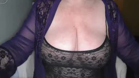 Snapshot of sensual_cris chatting on January 2025 06:45:02 PM CRIS online show from January 2025 06:45:02 PM