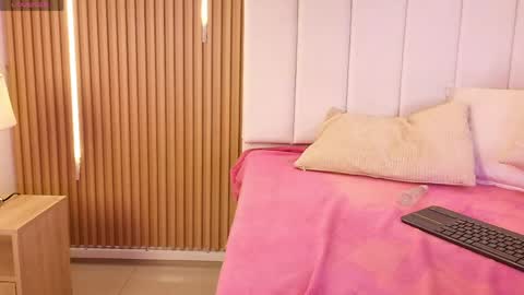 Sensual Kim77 online show from April 2026 12:39:02 PM