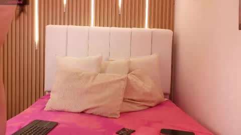 Sensual Kim77 online show from May 2026 01:05:02 PM