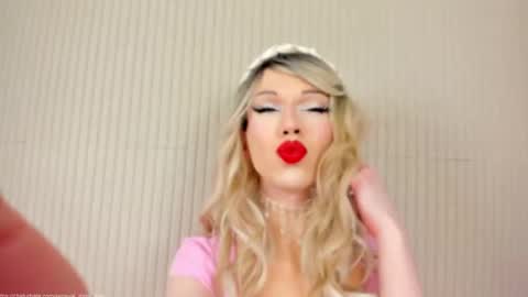 Snapshot of sensual_miss_mia chatting on February 2025 08:50:01 PM Mia online show from February 2025 08:50:01 PM