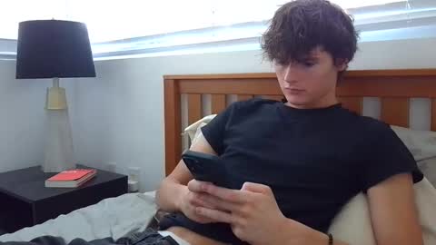 Snapshot of sensualalien chatting on February 2025 08:57:01 PM Cam online show from February 2025 08:57:01 PM