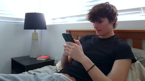 Snapshot of sensualalien chatting on February 2025 07:16:01 PM Cam online show from February 2025 07:16:01 PM