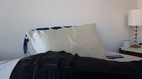 Snapshot of sensualalien chatting on February 2025 08:41:02 PM Cam online show from February 2025 08:41:02 PM