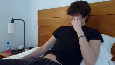 Snapshot of sensualalien chatting on February 2025 07:25:02 PM Cam online show from February 2025 07:25:02 PM