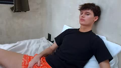 Snapshot of sensualalien chatting on October 2025 10:30:01 PM Cam online show from October 2025 10:30:01 PM