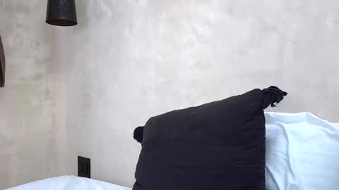 Snapshot of sensualalien chatting on October 2025 07:14:02 PM Cam online show from October 2025 07:14:02 PM