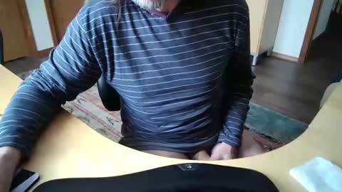 Snapshot of sensualgentlem chatting on February 2025 06:10:02 PM Sensually Yours online show from February 2025 06:10:02 PM