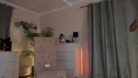 seraphinedevil online show from July 2026 07:39:01 PM