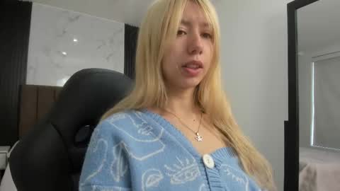 Snapshot of serene_waves chatting on September 2025 12:51:01 PM Serene online show from September 2025 12:51:01 PM