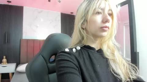 Snapshot of serene_waves chatting on September 2025 12:39:01 PM Serene online show from September 2025 12:39:01 PM