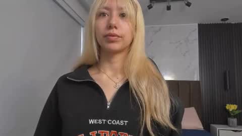 Snapshot of serene_waves chatting on October 2025 01:20:01 PM Serene online show from October 2025 01:20:01 PM