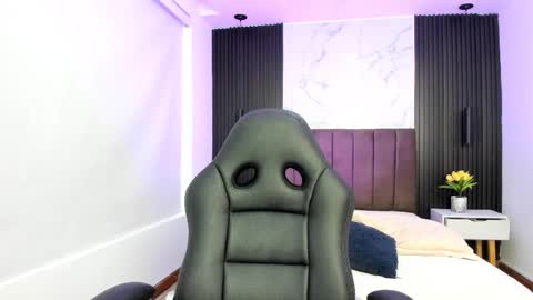 Snapshot of serene_waves chatting on October 2025 12:52:02 PM Serene online show from October 2025 12:52:02 PM