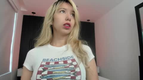 Snapshot of serene_waves chatting on October 2025 12:17:02 PM Serene online show from October 2025 12:17:02 PM