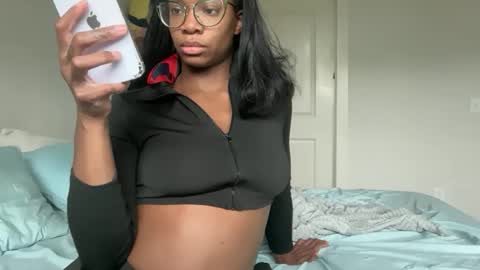 Serenity Bee   online show from April 2026 09:32:02 PM
