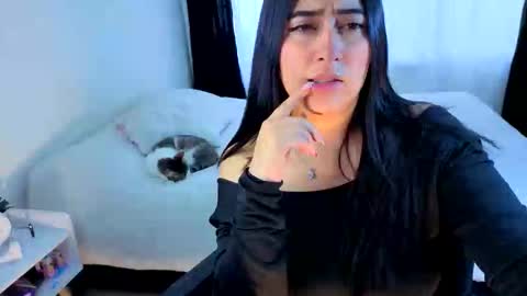 Snapshot of serenna_se chatting on October 2025 09:17:02 PM Serenna Cruz online show from October 2025 09:17:02 PM