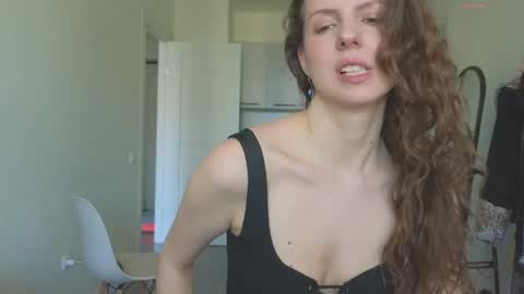 Hey Guys and Girls non-binary personalities  Im Sereta online show from June 2026 10:41:01 AM