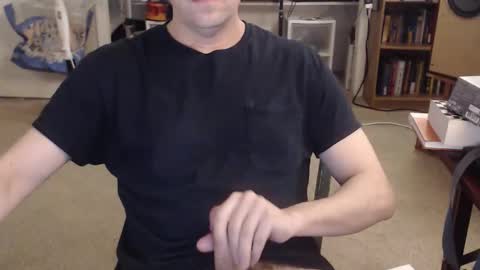 Snapshot of sergiovalenti chatting on April 2026 06:28:01 PM sergiovalenti online show from April 2026 06:28:01 PM