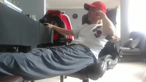 hetero serio discreto online show from January 2025 03:53:02 PM