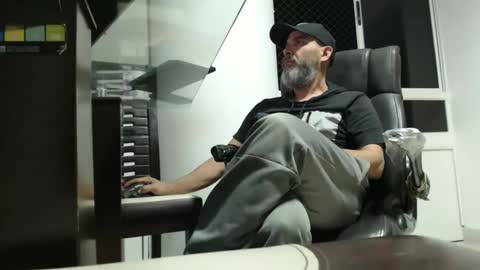 hetero serio discreto online show from April 2026 11:55:02 PM