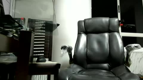hetero serio discreto online show from June 2026 12:00:01 AM