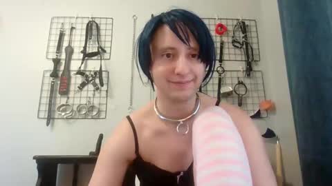 Servile Sarah online show from April 2026 10:37:02 PM