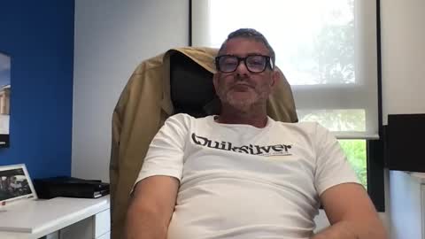 sesamechris92 online show from May 2026 04:35:02 PM
