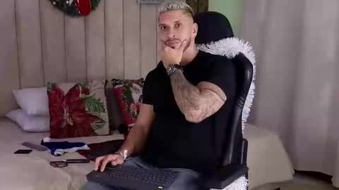 Snapshot of seth_vega_ chatting on December 2024 09:50:02 PM HEY IM SETH online show from December 2024 09:50:02 PM