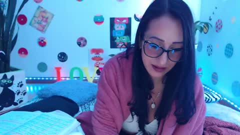 Snapshot of seuctive_woman57 chatting on January 2025 06:03:02 PM samy online show from January 2025 06:03:02 PM