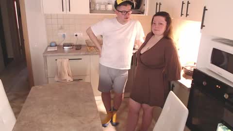 Roxy Kate Mary Alex Arnold online show from April 2026 02:11:02 PM