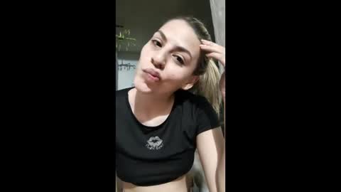 Snapshot of sexincompany chatting on April 2026 02:38:02 AM monserat y thony online show from April 2026 02:38:02 AM