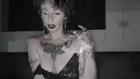 Snapshot of sexnchocolate chatting on January 2025 07:57:01 AM Trixy Rose online show from January 2025 07:57:01 AM