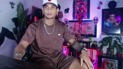 Aharon  ravelo online show from July 2026 02:18:01 AM