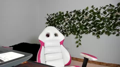 SARA    online show from December 2024 03:58:01 PM