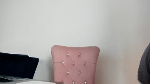 SARA    online show from October 2025 10:07:02 PM