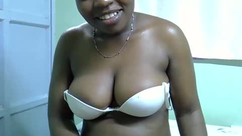 Snapshot of sexxybuttie chatting on October 2025 08:55:02 AM African Queen online show from October 2025 08:55:02 AM