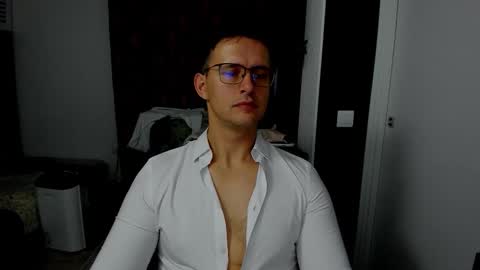 Snapshot of sexxymuscles4u chatting on November 2025 07:41:02 AM Sexxymuscles4U online show from November 2025 07:41:02 AM