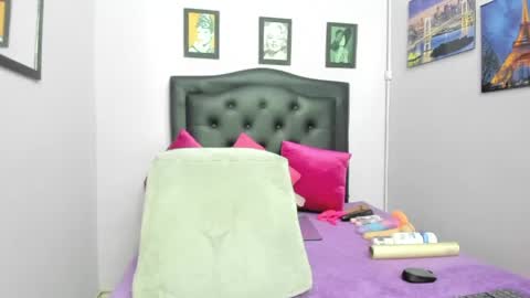 sexy_candy18x online show from June 2026 12:05:02 AM
