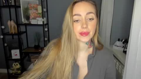 Snapshot of sexy_coralie chatting on December 2024 11:40:02 AM C o r a l i e online show from December 2024 11:40:02 AM