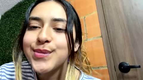 Snapshot of sexy_foxx_ chatting on February 2025 04:47:02 PM Antonella online show from February 2025 04:47:02 PM