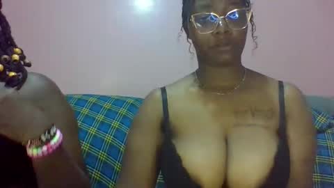 Snapshot of sexy_helle chatting on September 2025 10:59:02 PM sexy_helle online show from September 2025 10:59:02 PM