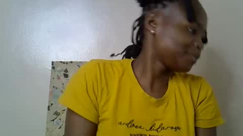 Snapshot of sexy_molyne chatting on March 2026 04:27:01 AM Molyne online show from March 2026 04:27:01 AM