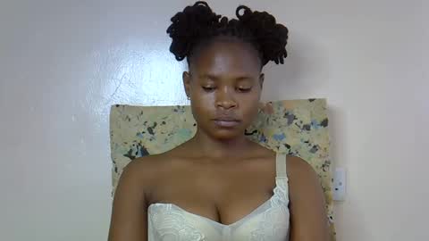 Snapshot of sexy_molyne chatting on March 2026 02:05:02 AM Molyne online show from March 2026 02:05:02 AM