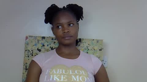 Snapshot of sexy_molyne chatting on March 2026 04:29:01 AM Molyne online show from March 2026 04:29:01 AM