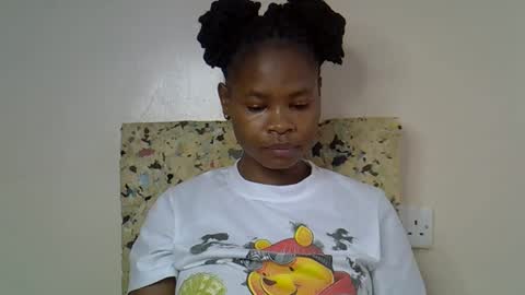 Snapshot of sexy_molyne chatting on March 2026 04:02:02 AM Molyne online show from March 2026 04:02:02 AM