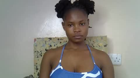 Snapshot of sexy_molyne chatting on April 2026 12:11:02 AM Molyne online show from April 2026 12:11:02 AM