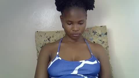 Snapshot of sexy_molyne chatting on April 2026 02:14:02 PM Molyne online show from April 2026 02:14:02 PM