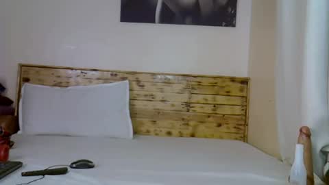 Snapshot of sexy_momah chatting on February 2026 07:37:01 AM SEXY MOMAH online show from February 2026 07:37:01 AM