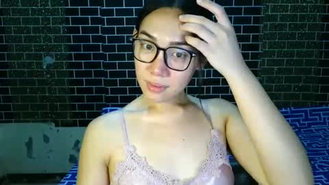 hi im queenie online show from July 2026 03:21:02 PM