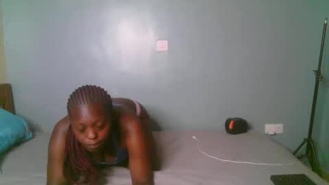 Snapshot of sexy_shava chatting on December 2025 12:47:02 PM sexy_shava online show from December 2025 12:47:02 PM